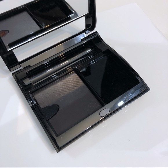 Discontinued Mary Kay refillable compact (empty). - Picture 5 of 9